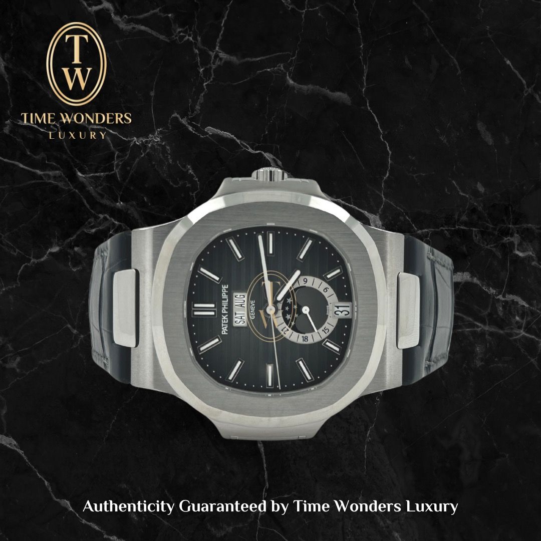 LNIB December 2015 Patek Philippe Nautilus Grey Moonphase 5726A-001 5726A 5726